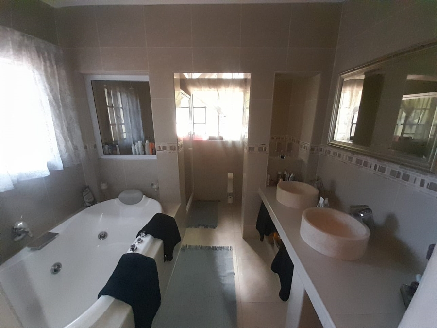 7 Bedroom Property for Sale in Safari Gardens North West